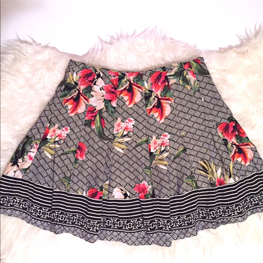 White House Black Market WHBM skirt